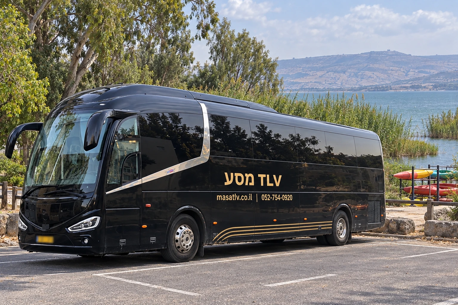 הדמיית אוטובוס מסע TLV שחור באזור אבוקייק ופארק הירדן