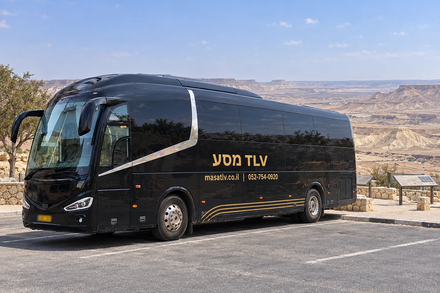 הדמיית אוטובוס מסע TLV שחור באזור שדה בוקר